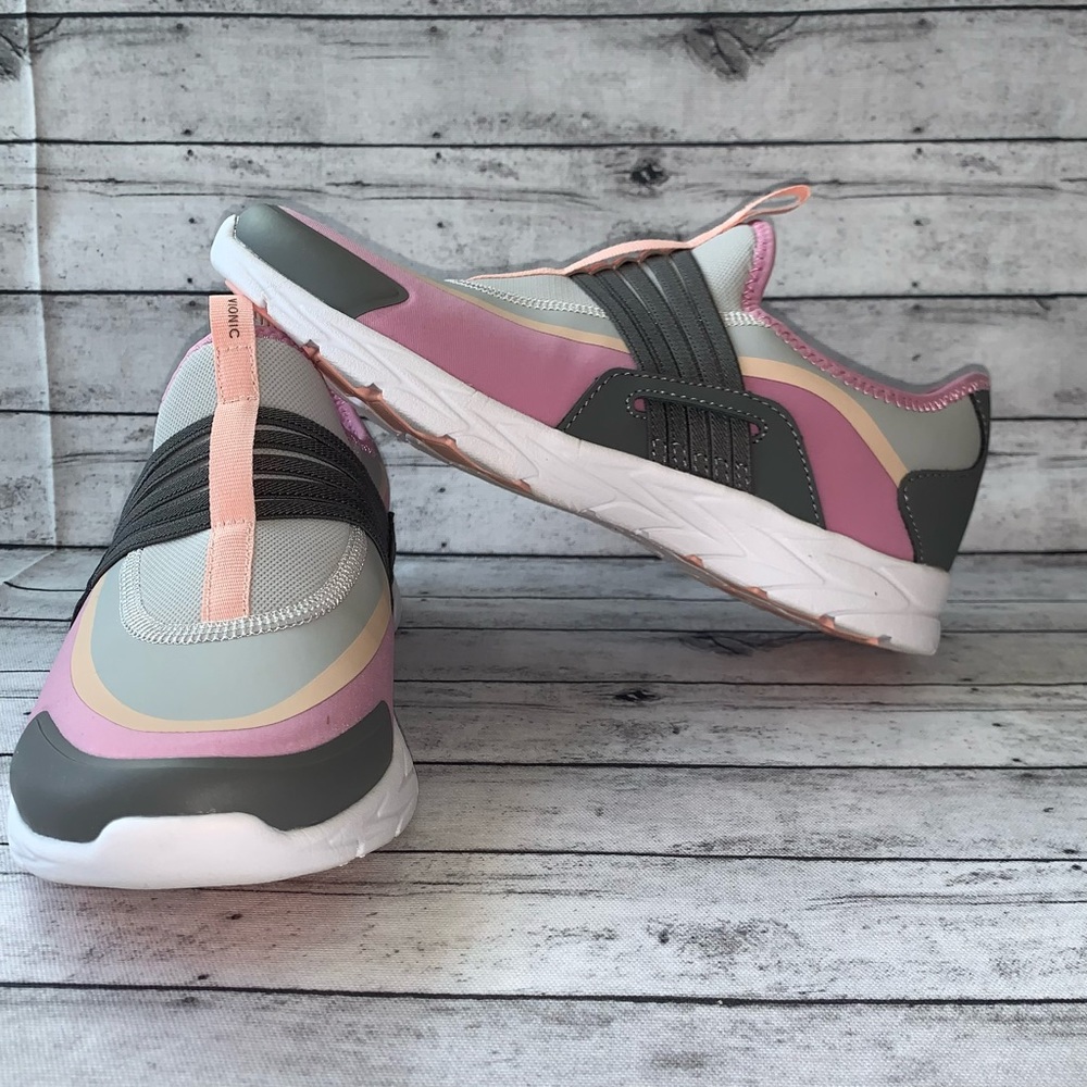 Vionic Vayda Slip on tennis shoes size 7 1/2